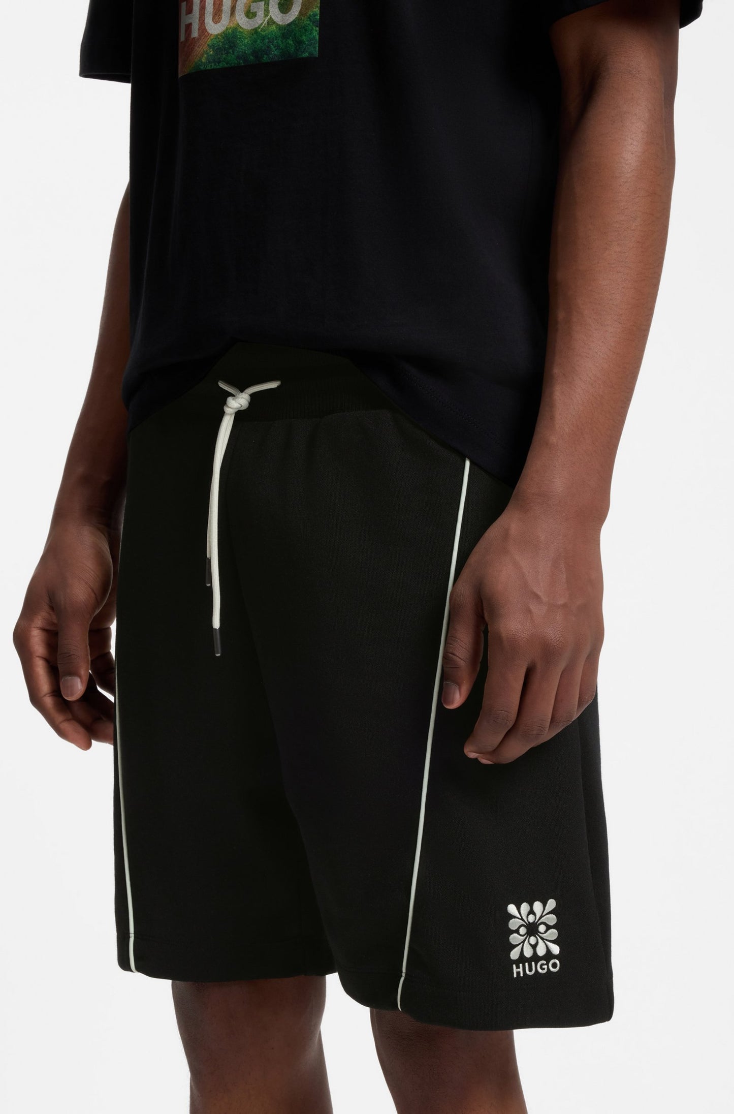 Short en coton mélangé avec logo brodé