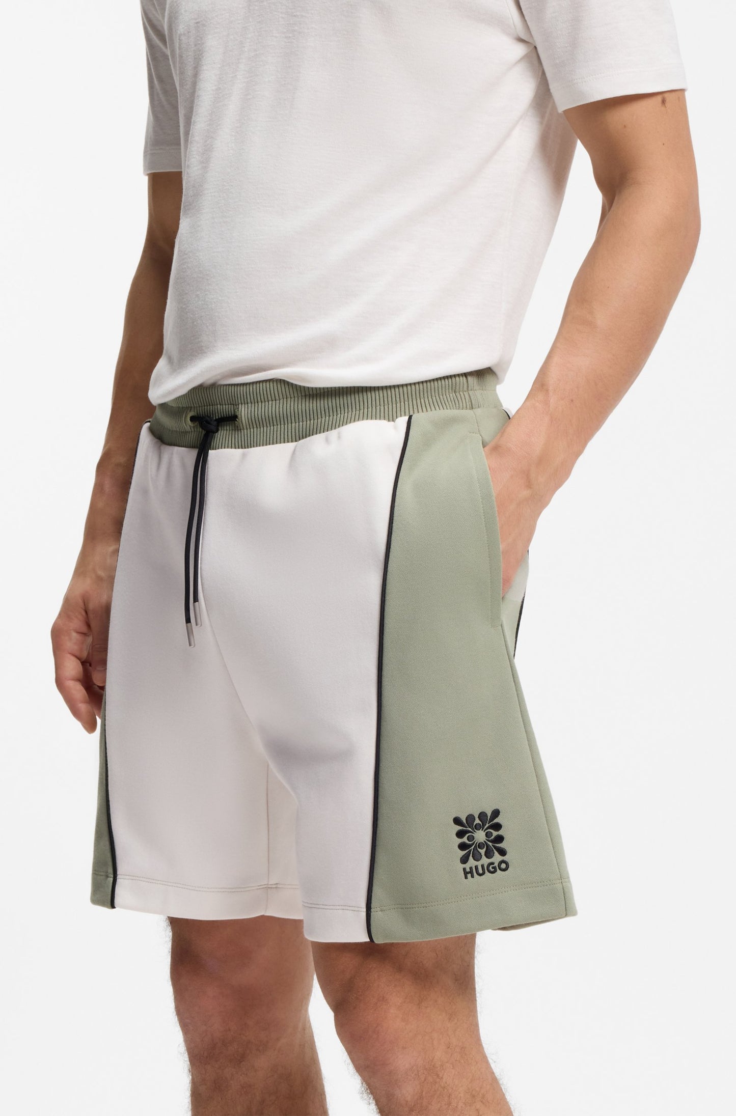 Short en coton mélangé avec logo brodé