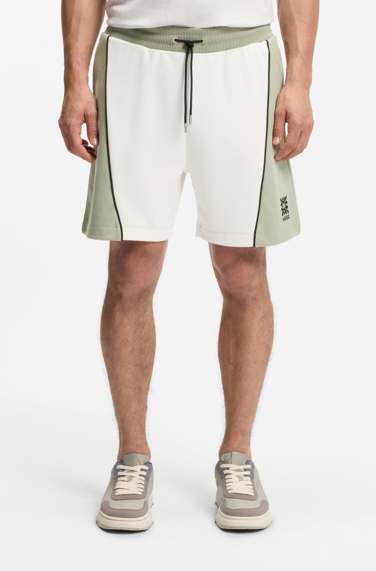 Short en coton mélangé avec logo brodé