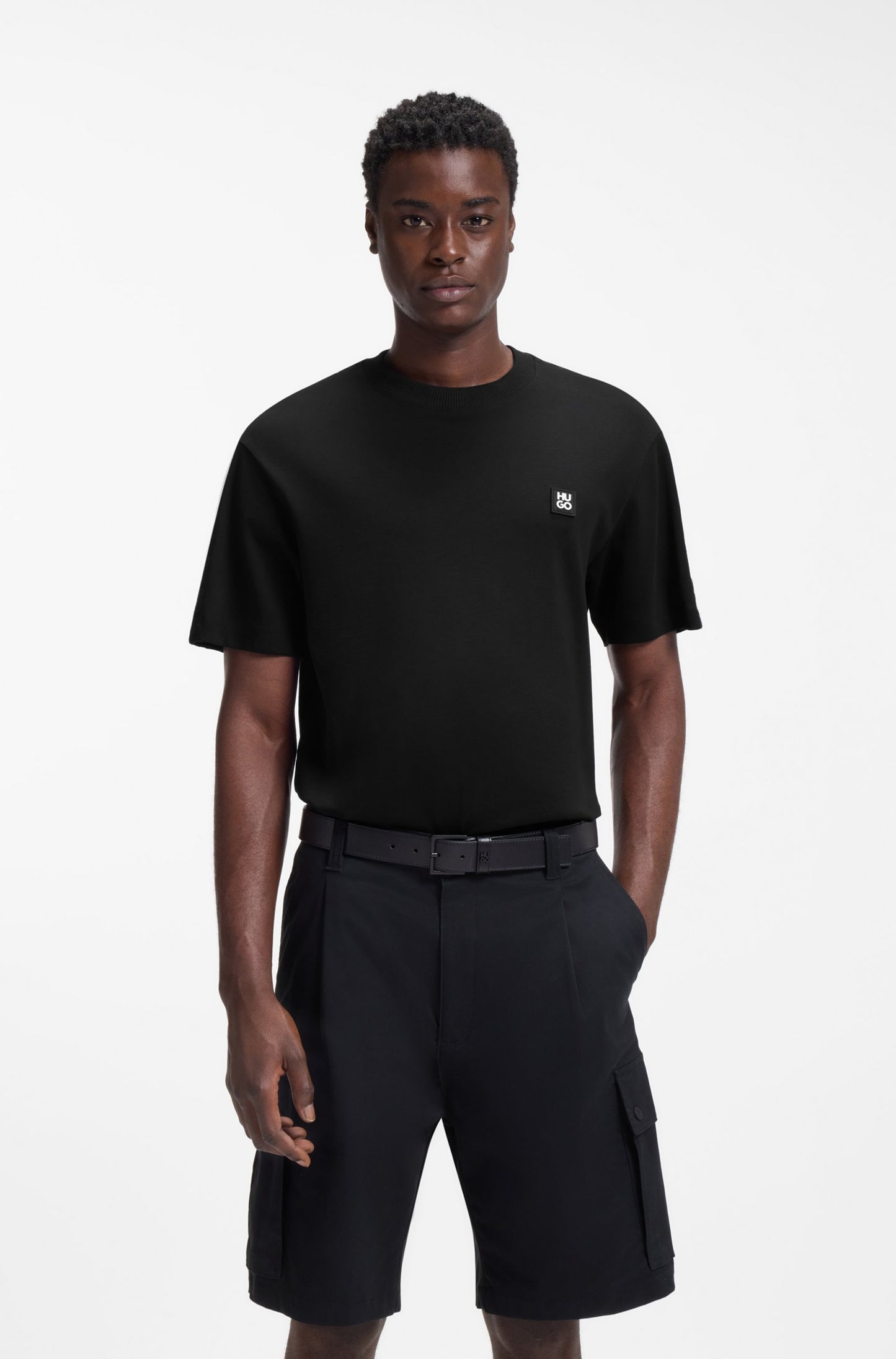 T-shirt coupe décontractée en coton interlock avec épaules brodées